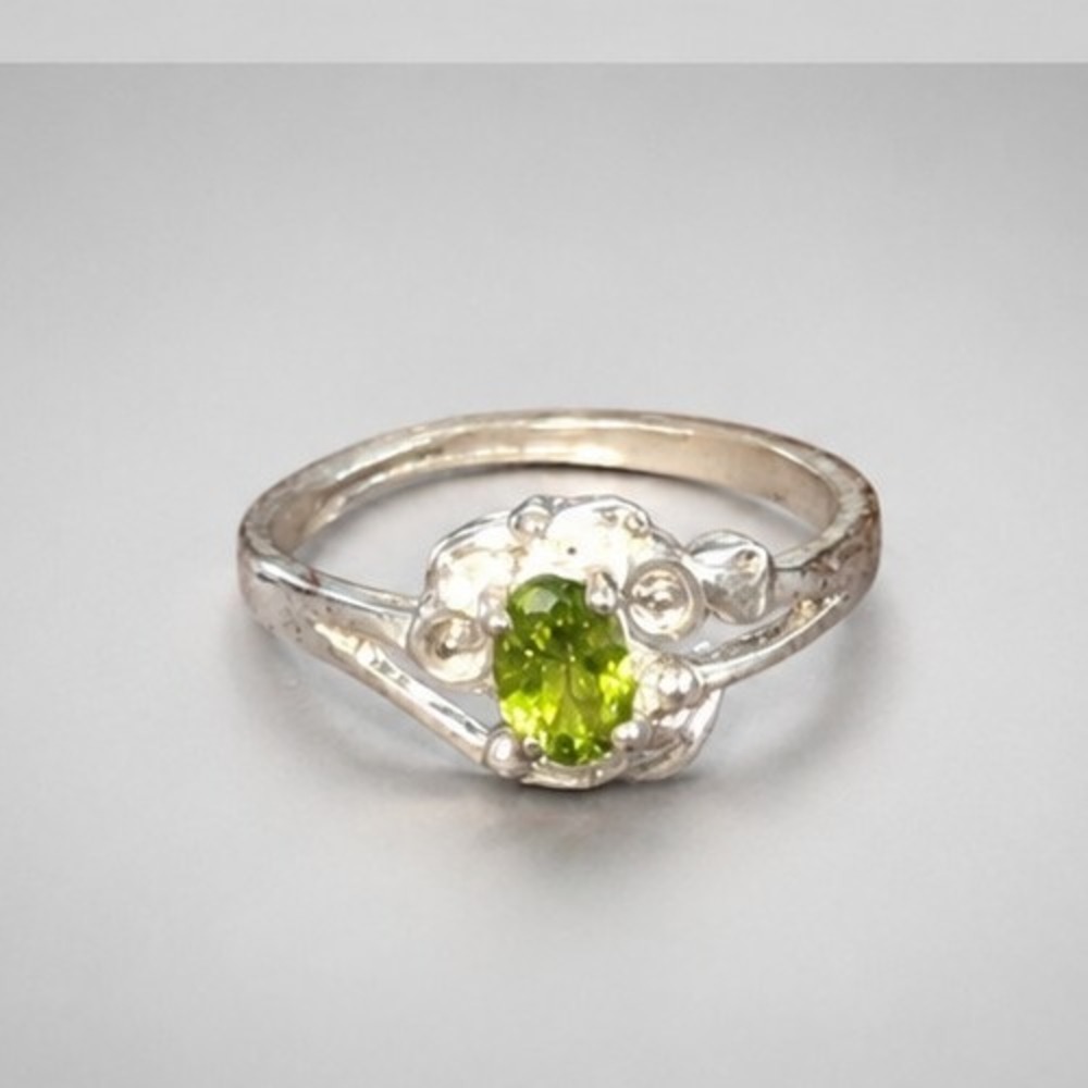 Vintage Green Ring Peridot Glass Rhinestone Sterling Silver 925 Size 7 TN63
